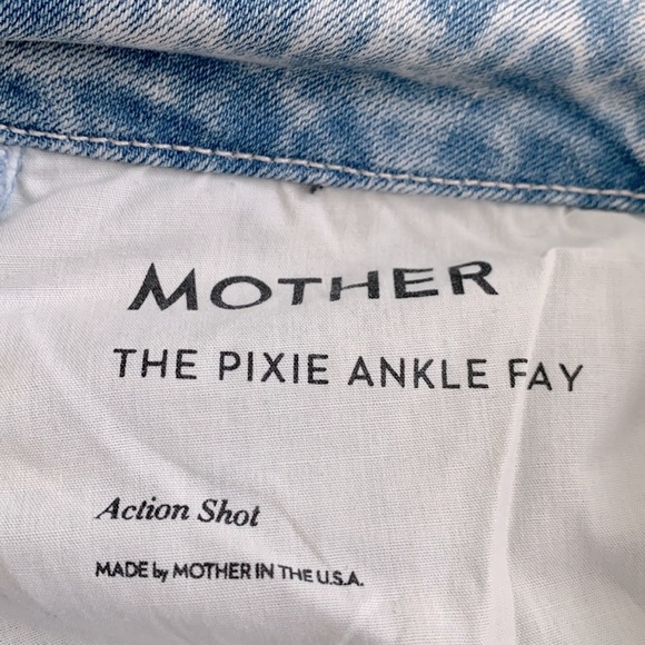 Mother Pixie Ankle Fray Action Shot Jean - Picture 15 of 16